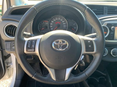 Toyota Yaris 1.0 3 porte Active (14)