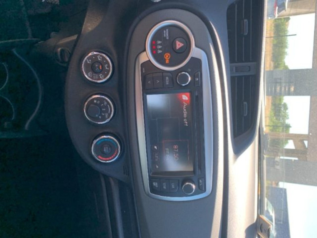 Toyota Yaris 1.0 3 porte Active (16)