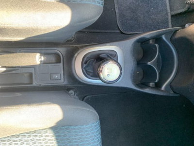 Toyota Yaris 1.0 3 porte Active (17)