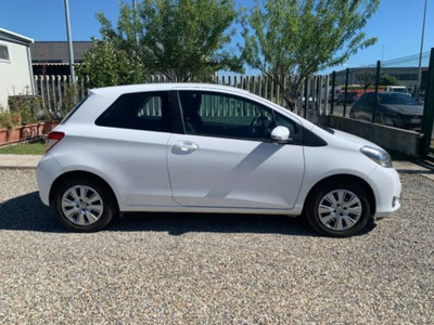 Toyota Yaris 1.0 3 porte Active (4)