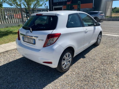 Toyota Yaris 1.0 3 porte Active (5)