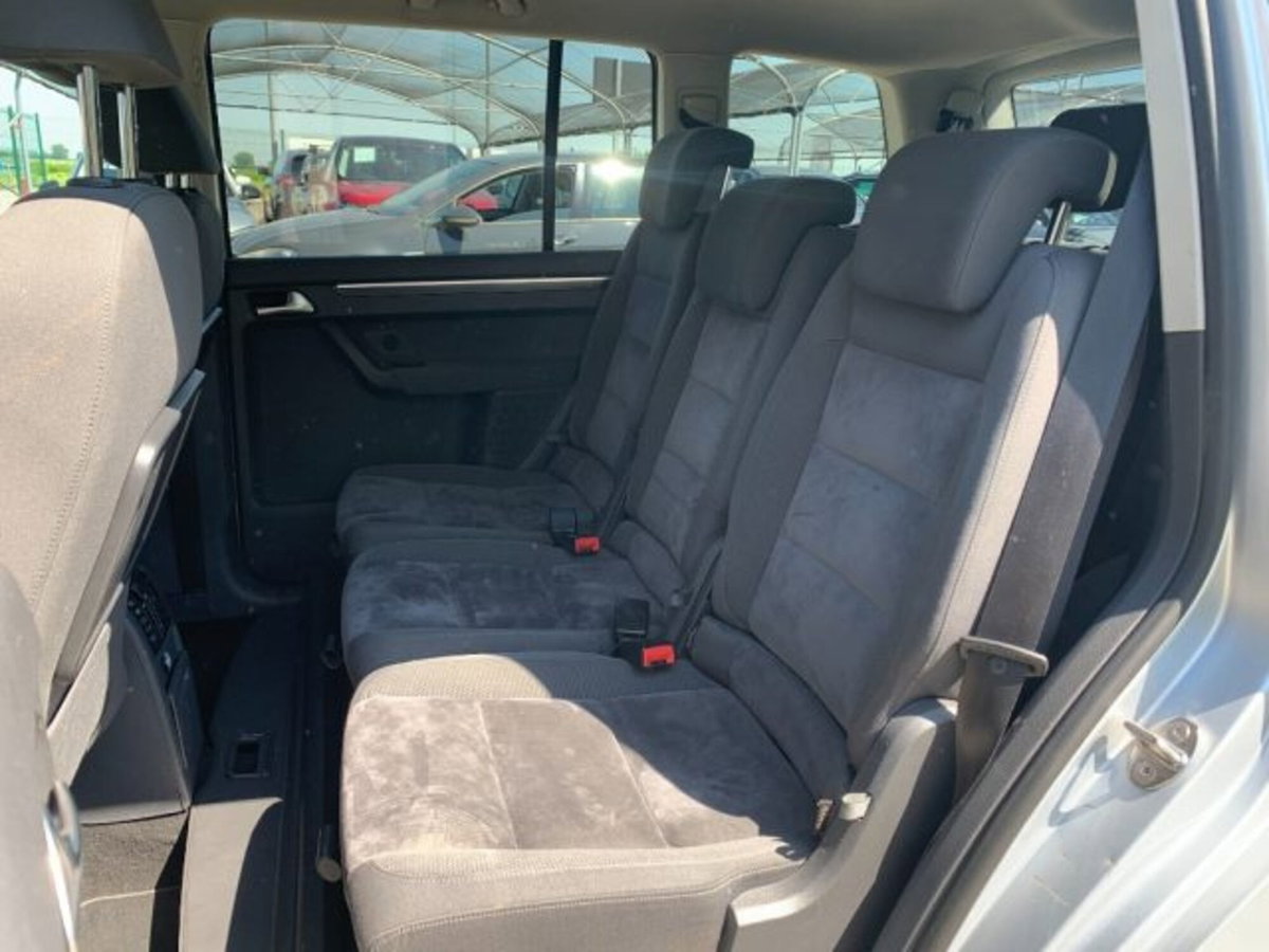 Volkswagen Touran 2.0 TDI 140 CV DSG Highline (10)