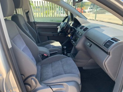 Volkswagen Touran 2.0 TDI 140 CV DSG Highline (16)