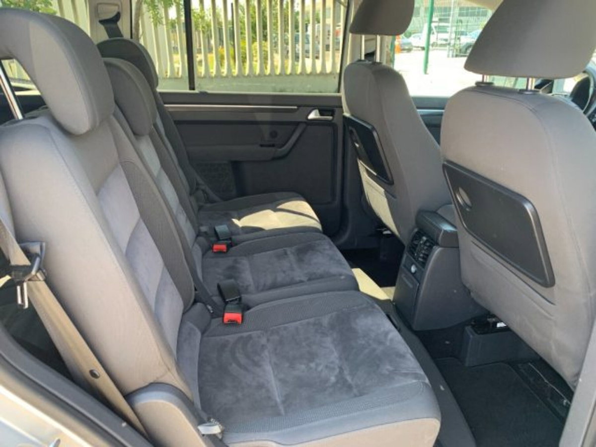 Volkswagen Touran 2.0 TDI 140 CV DSG Highline (17)