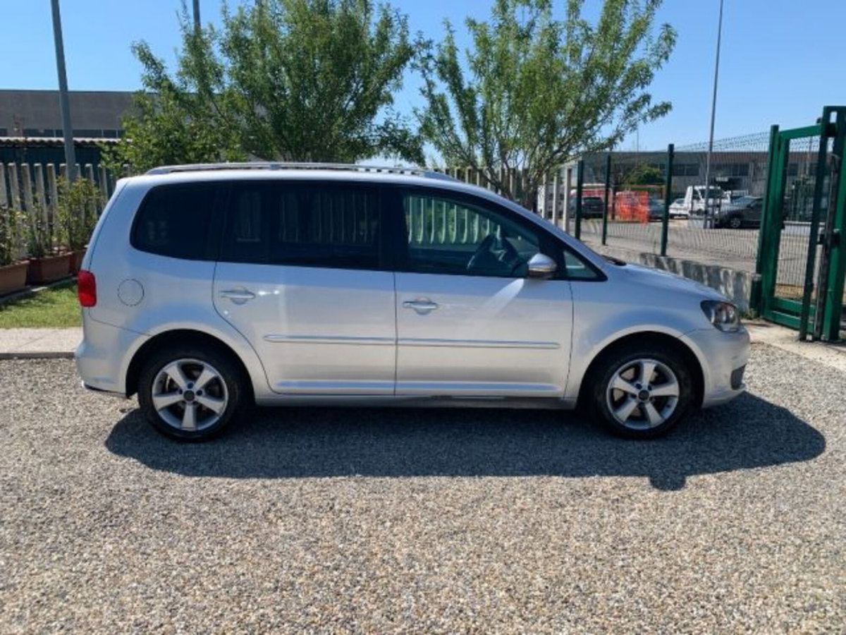 Volkswagen Touran 2.0 TDI 140 CV DSG Highline (4)