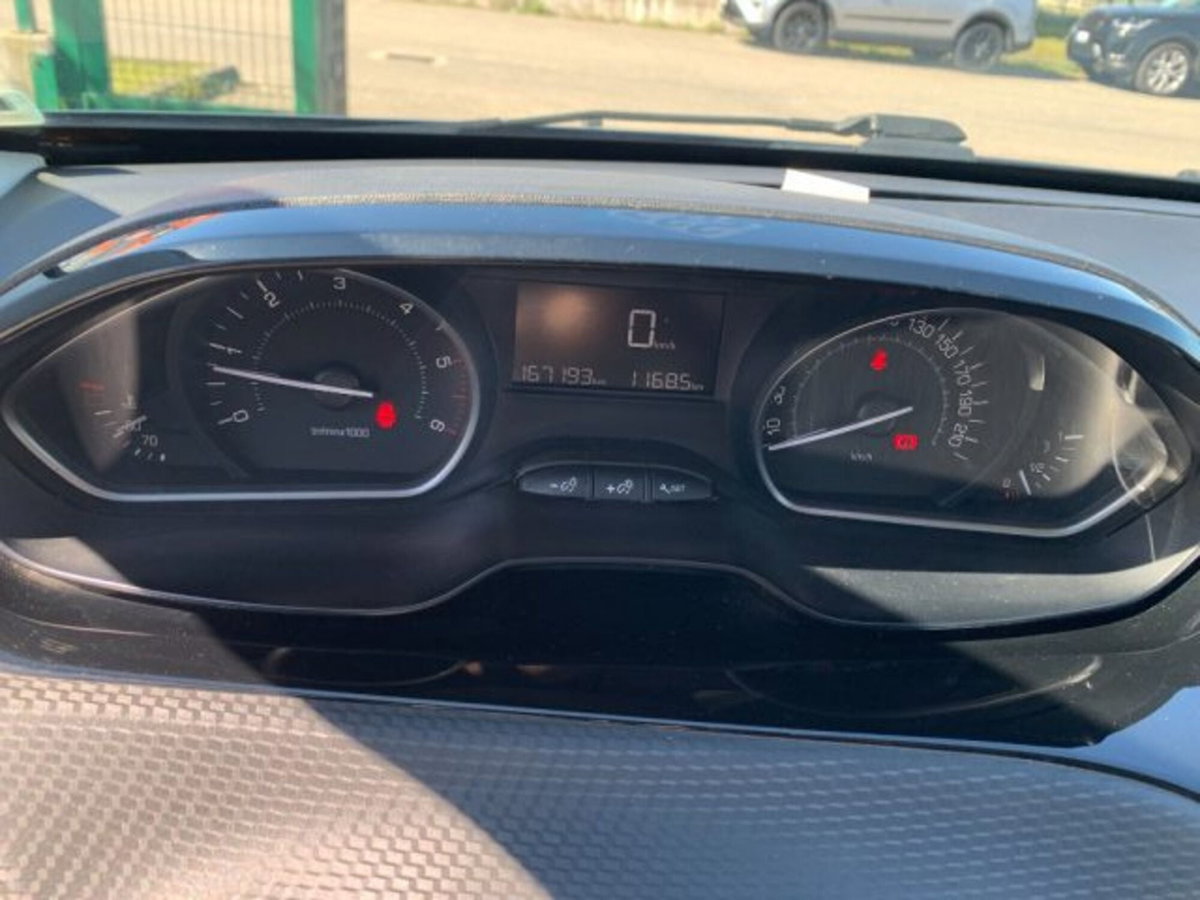 Peugeot 2008 100 Active (18)