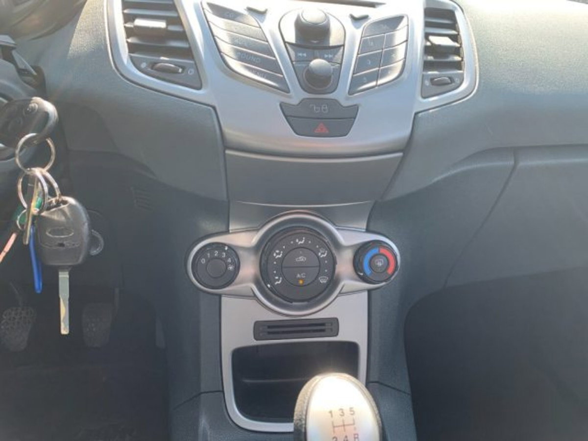 Ford Fiesta 1.2 82CV 5 porte (11)