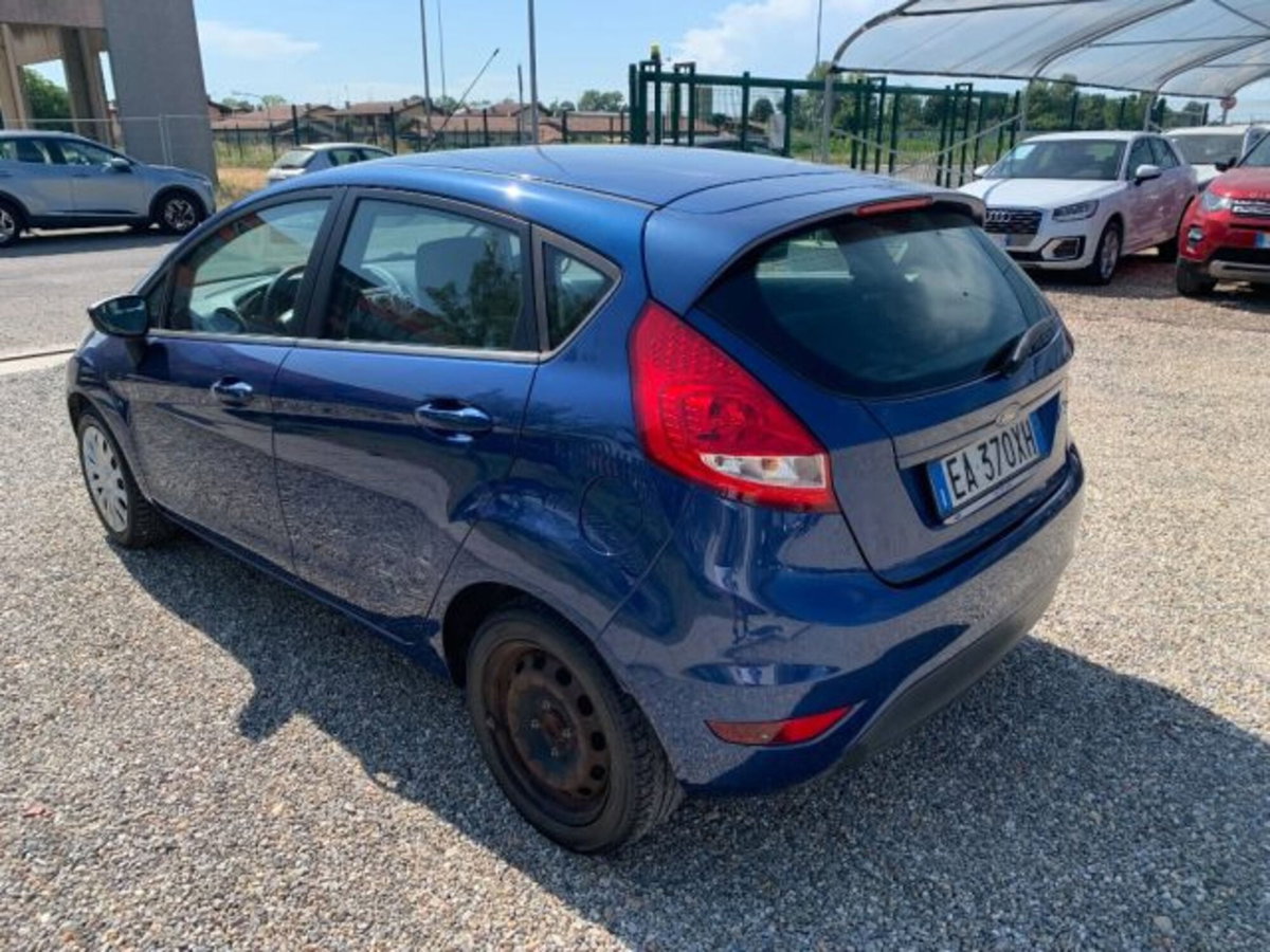 Ford Fiesta 1.2 82CV 5 porte (2)