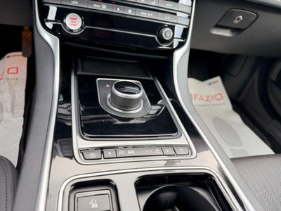 Jaguar XE 2.0 D Turbo 180 CV AWD aut. Prestige (9)