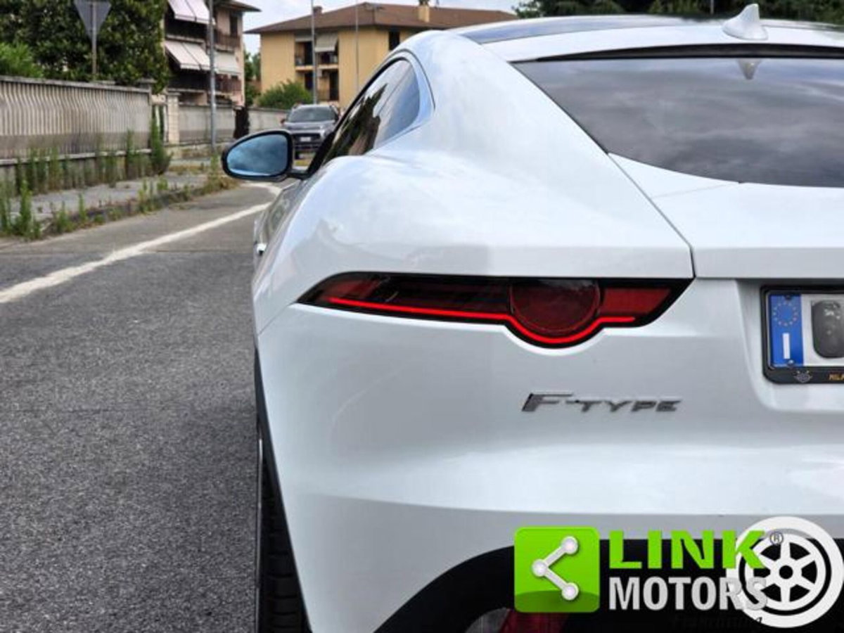 Jaguar F-Type Coupé Coupe 2.0 i4 R-Dynamic rwd 300cv auto (16)