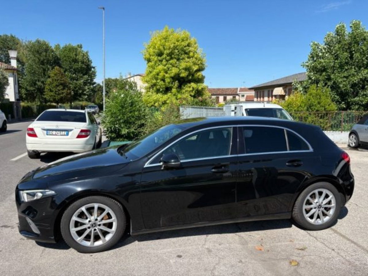 Mercedes-Benz Classe A Sedan 180 d Automatic 4p. Sport (2)