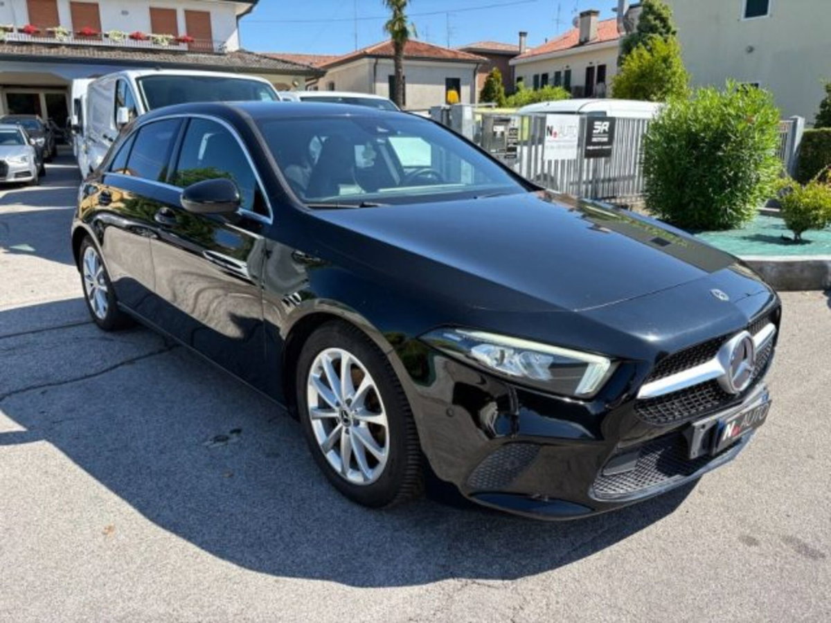 Mercedes-Benz Classe A Sedan 180 d Automatic 4p. Sport (6)