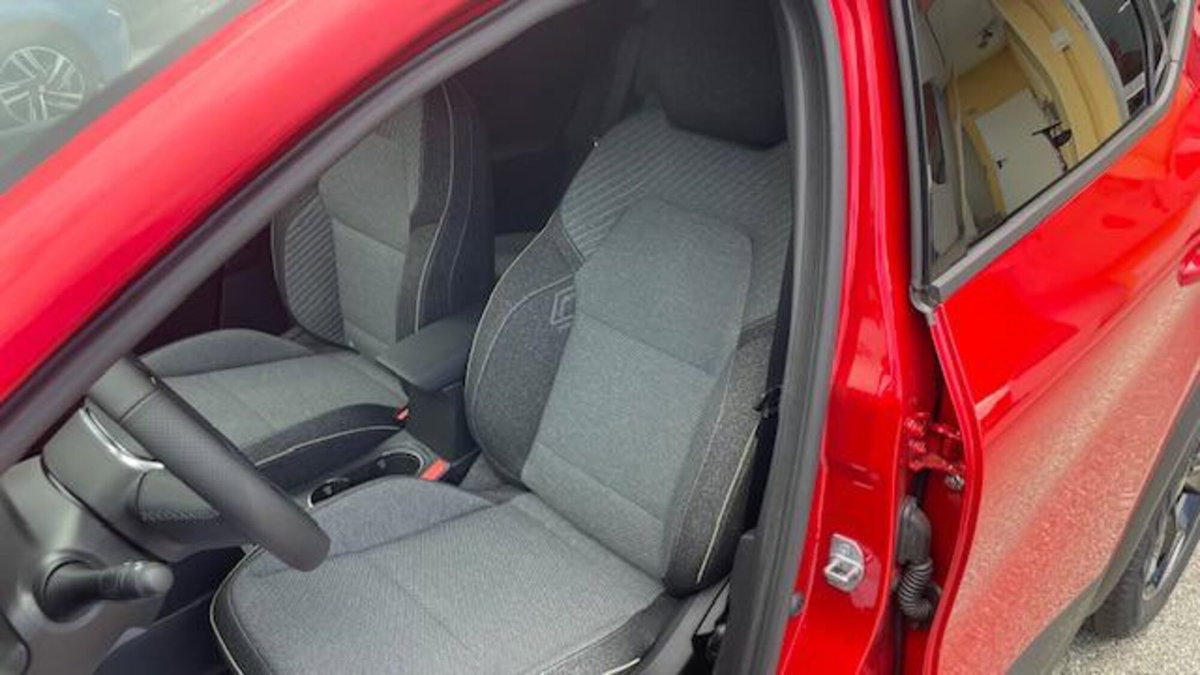 Renault Captur 1.2 eco-g Techno 120cv (6)