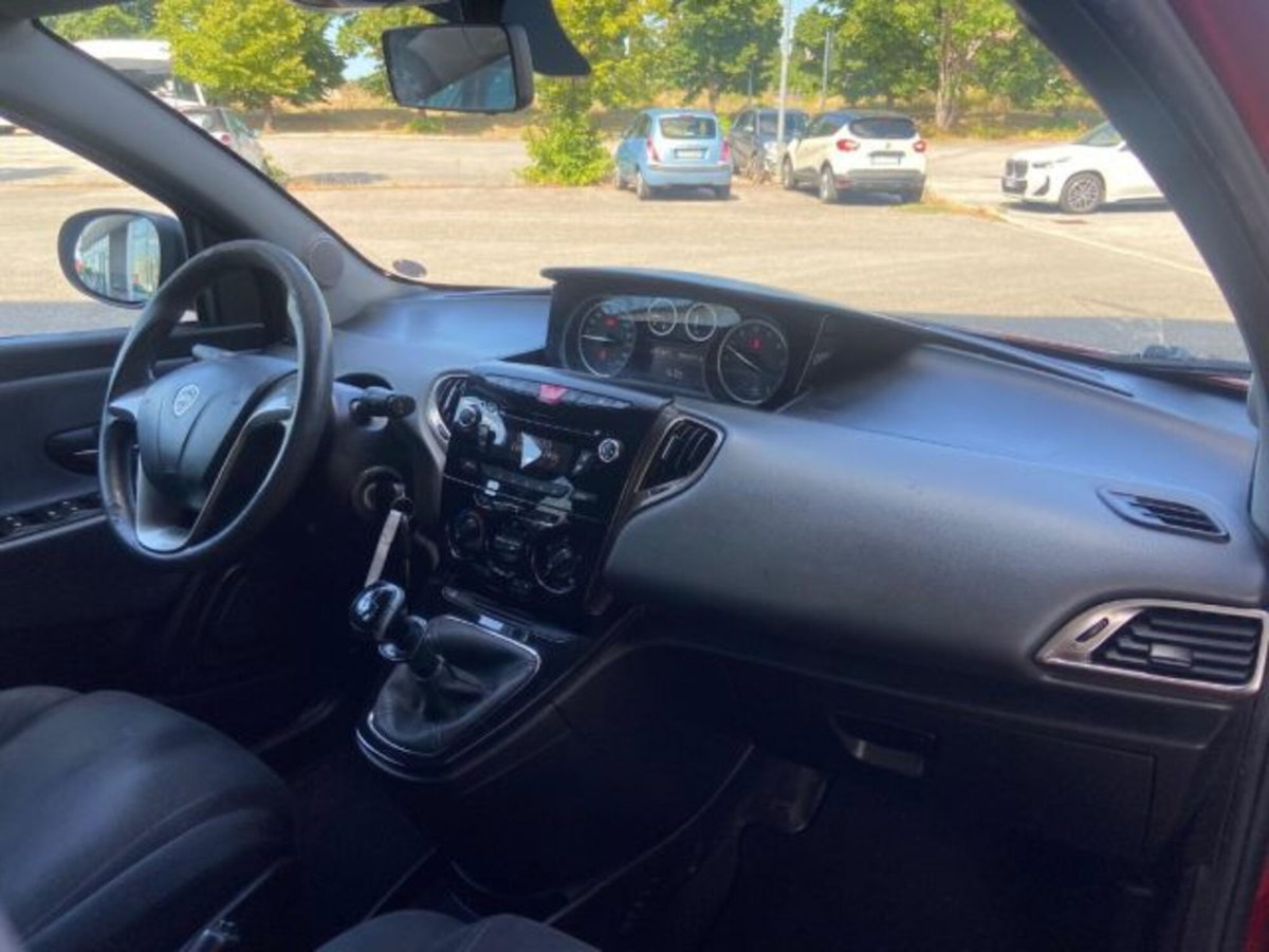 Lancia Ypsilon 1.2 69 CV 5 porte Silver (13)