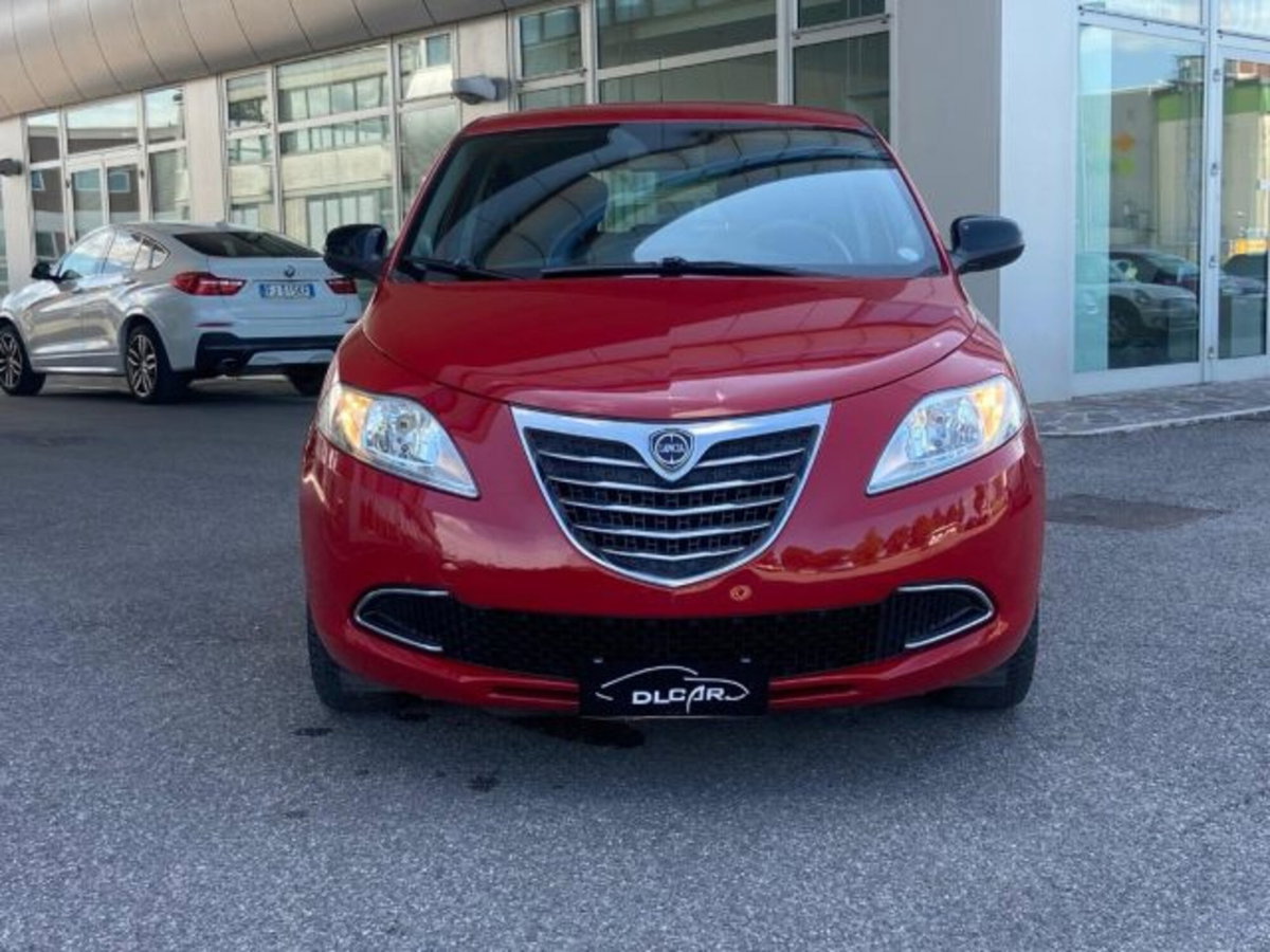 Lancia Ypsilon 1.2 69 CV 5 porte Silver (4)