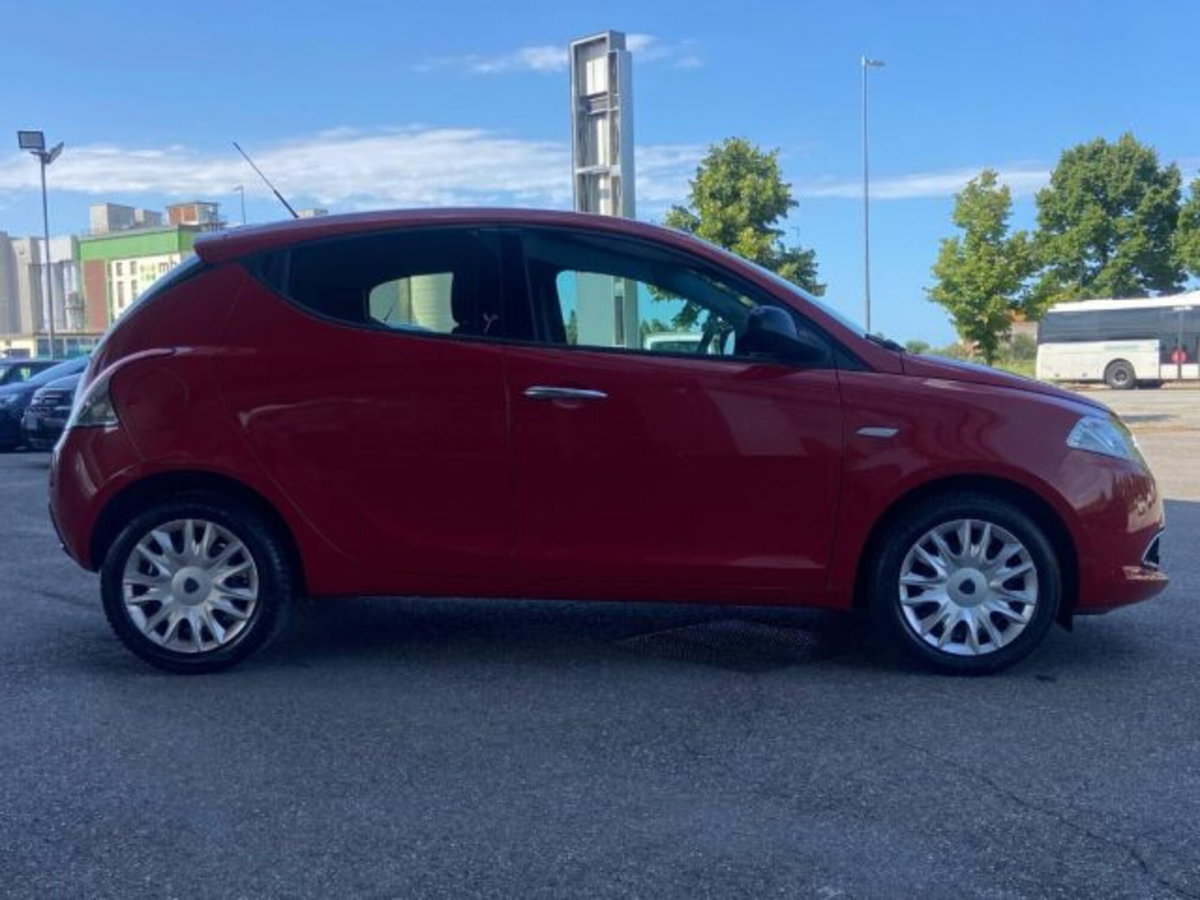 Lancia Ypsilon 1.2 69 CV 5 porte Silver (7)