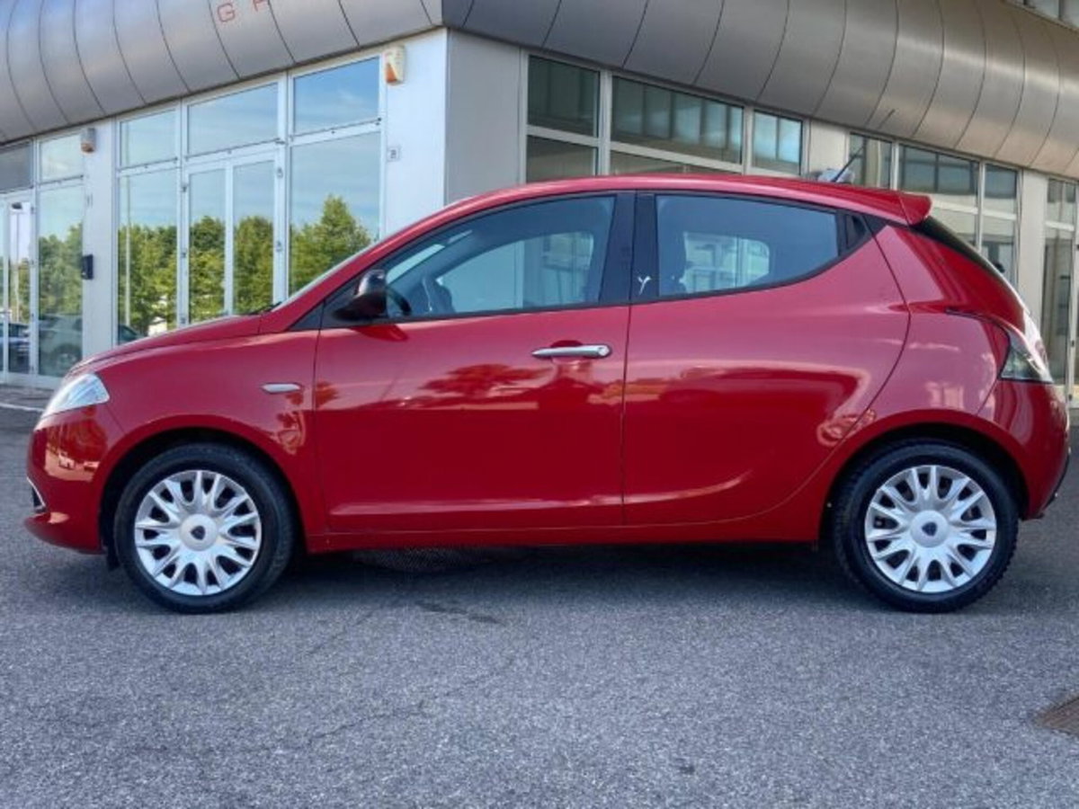 Lancia Ypsilon 1.2 69 CV 5 porte Silver (8)