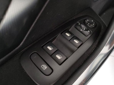 Peugeot 2008 120 S&S Allure (17)