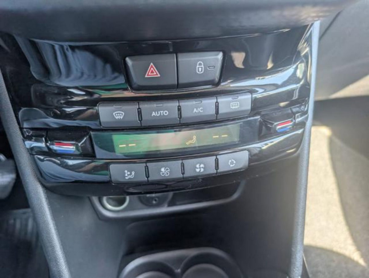 Peugeot 2008 100 S&S Allure (13)
