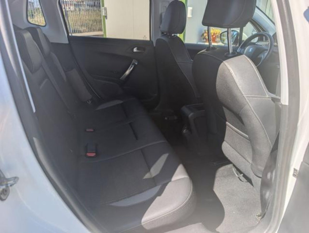 Peugeot 2008 100 S&S Allure (15)