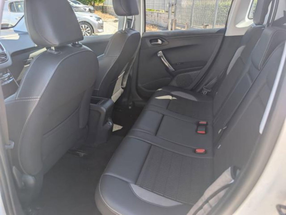 Peugeot 2008 100 S&S Allure (16)