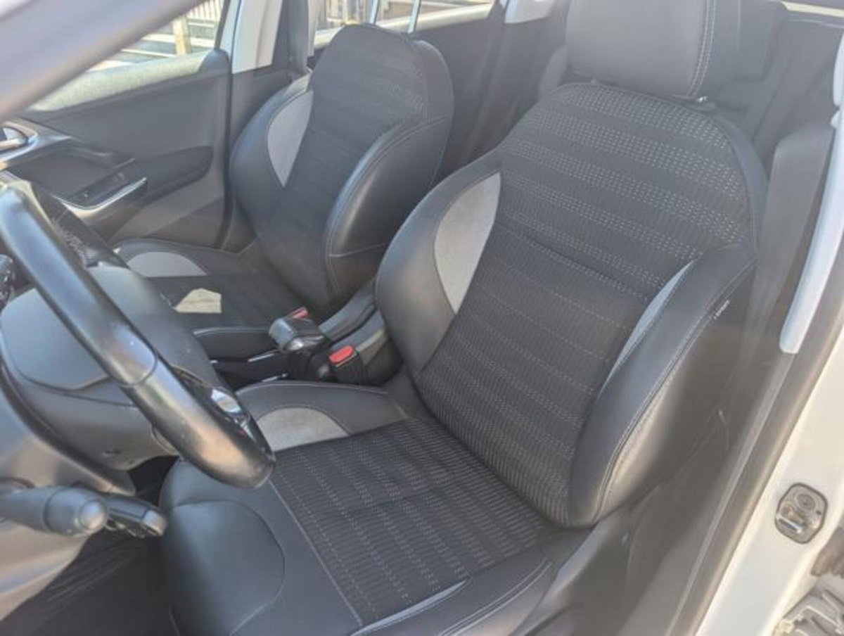 Peugeot 2008 100 S&S Allure (8)