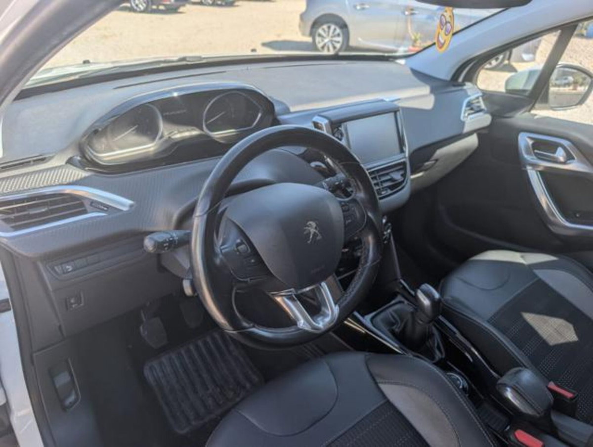 Peugeot 2008 100 S&S Allure (9)