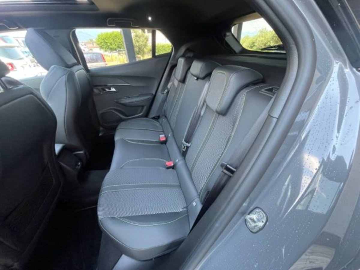 Peugeot 2008 1.2 hybrid GT 145cv e-dcs6 (11)