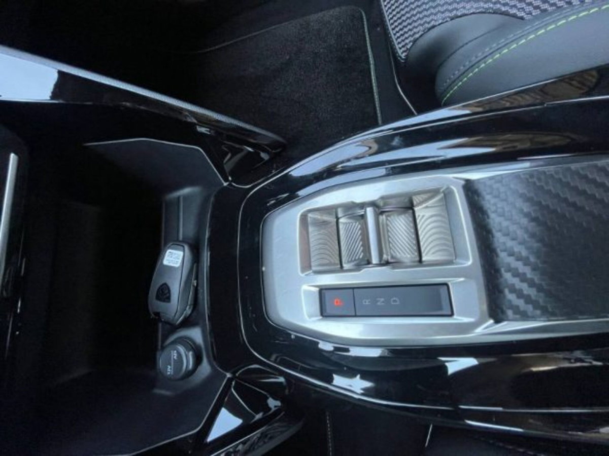 Peugeot 2008 1.2 hybrid GT 145cv e-dcs6 (17)