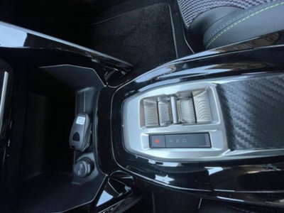 Peugeot 2008 1.2 hybrid GT 145cv e-dcs6 (17)