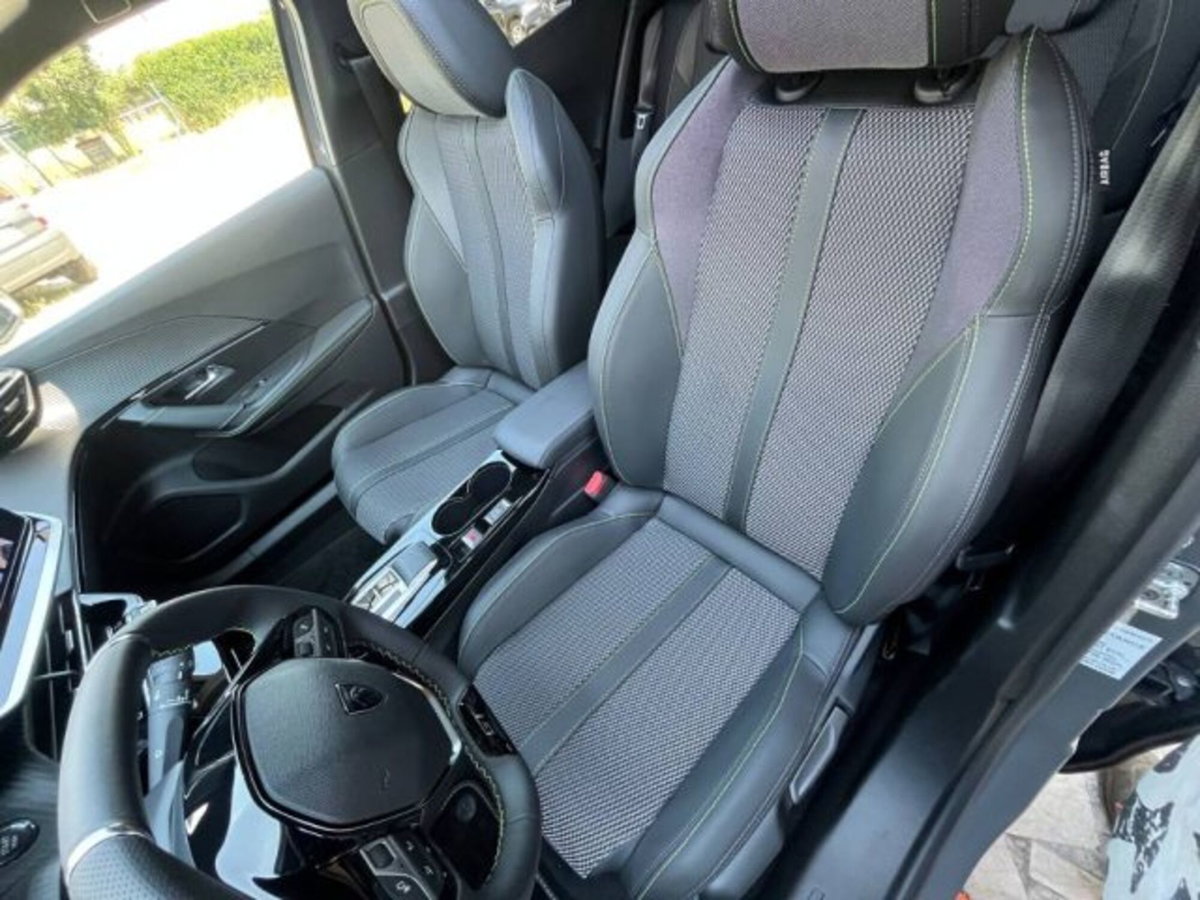 Peugeot 2008 1.2 hybrid GT 145cv e-dcs6 (7)
