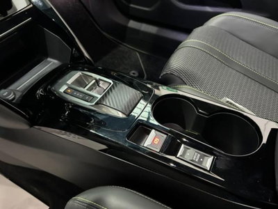 Peugeot 2008 50 kWh GT (16)