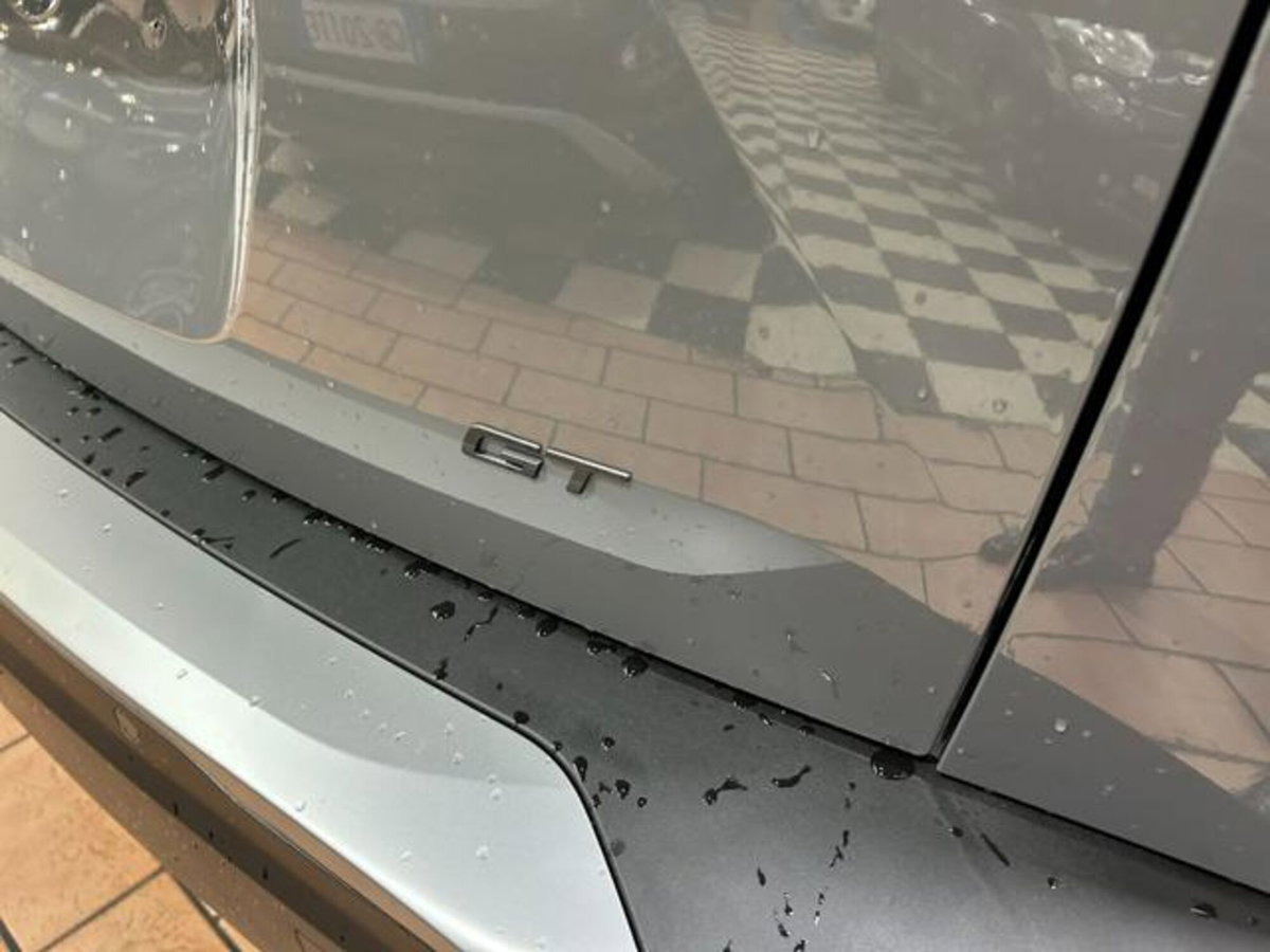 Peugeot 2008 50 kWh GT (3)
