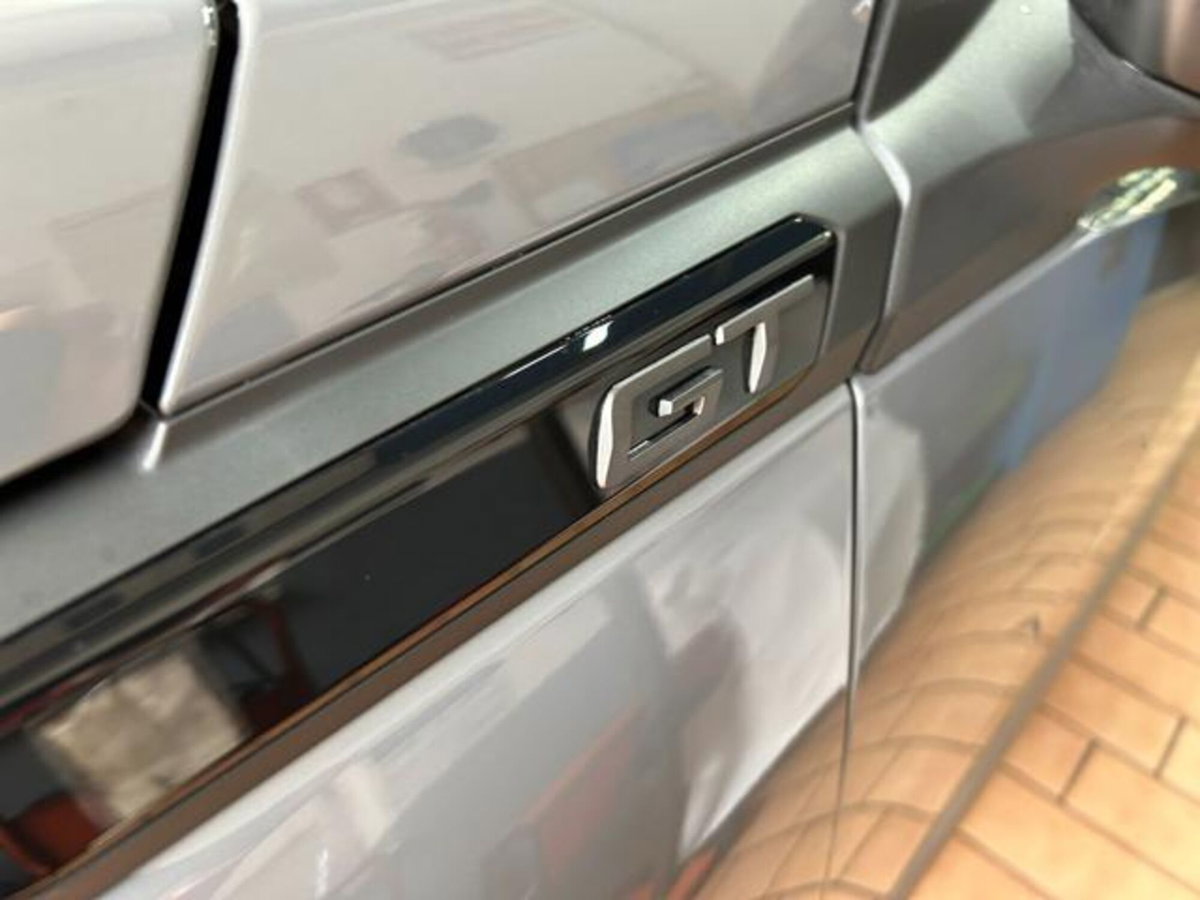 Peugeot 2008 50 kWh GT (4)