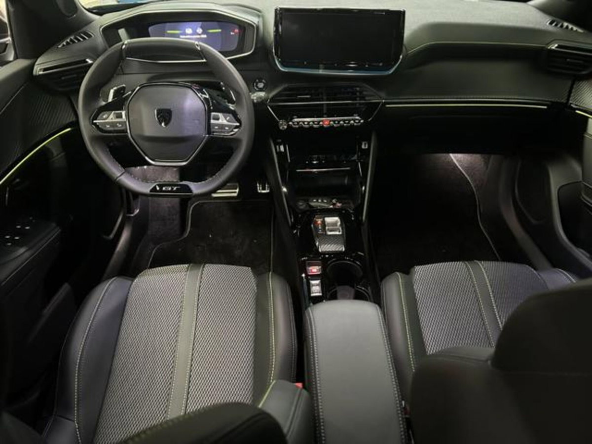 Peugeot 2008 50 kWh GT (5)