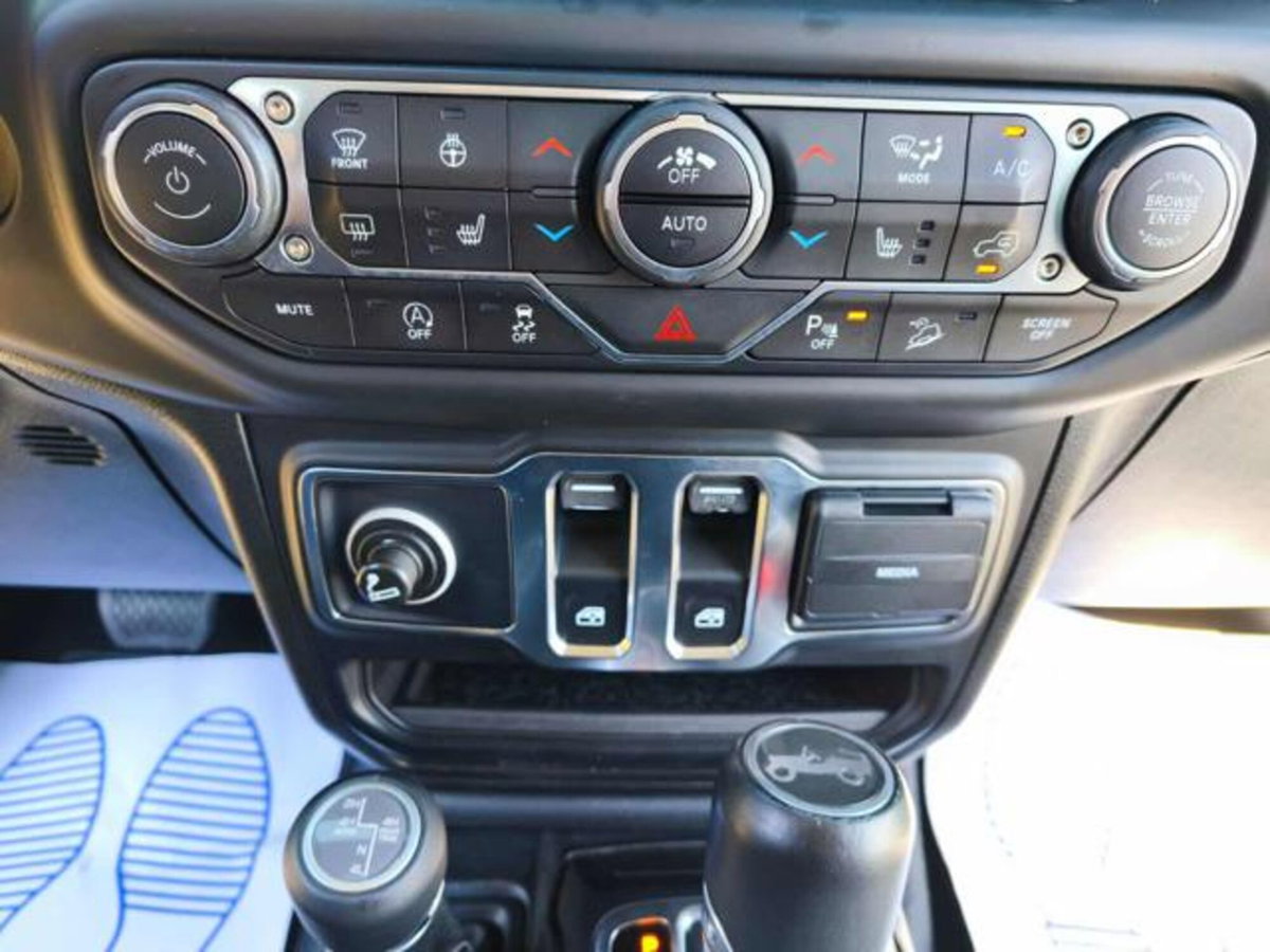 Jeep Wrangler Unlimited 2.2 Mjt II Night Eagle (18)