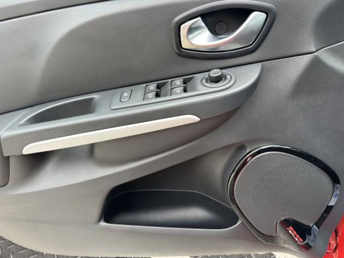 Renault Clio dCi 8V 90 CV Start&Stop 5 porte Energy Duel2 (9)