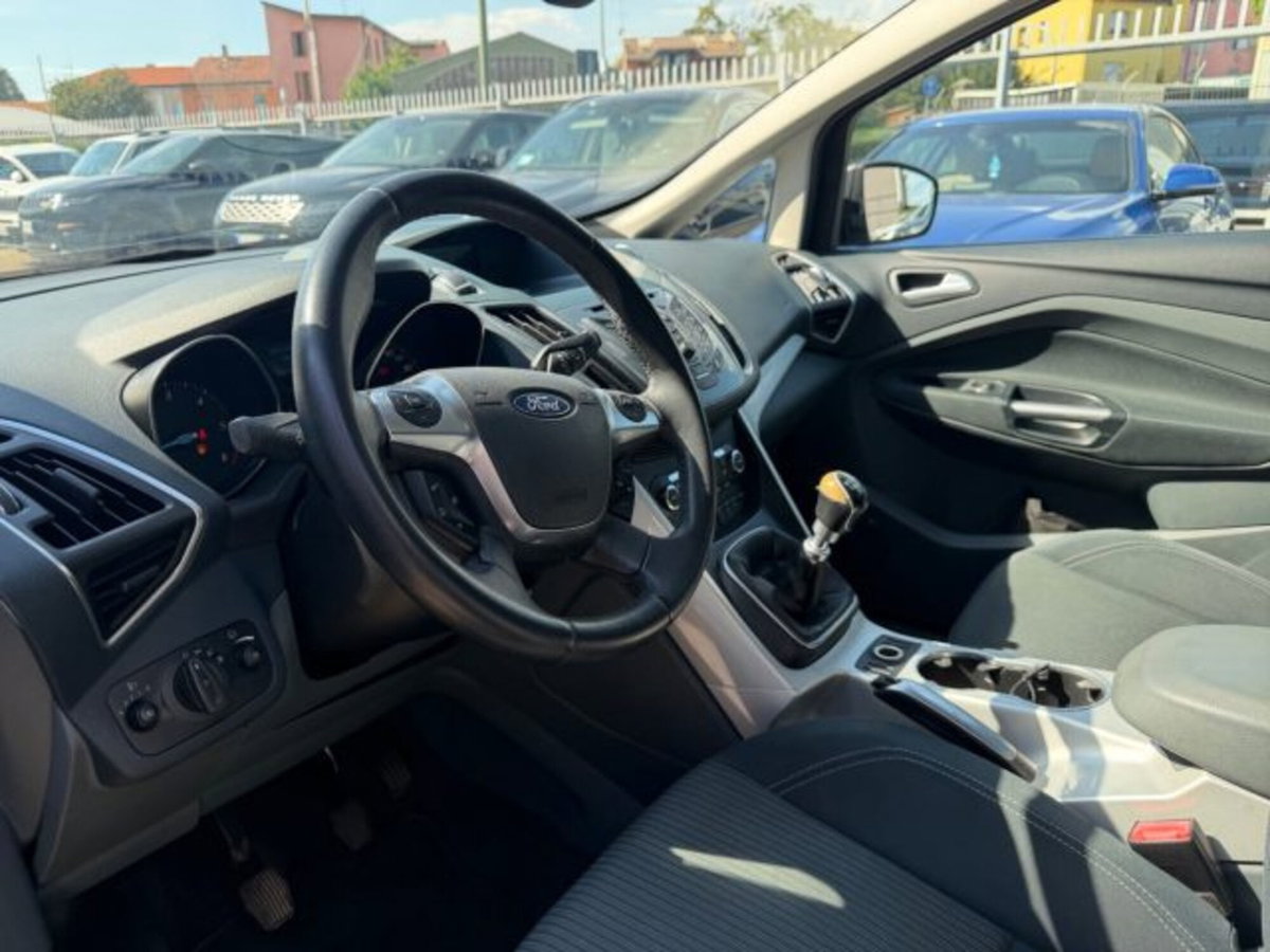 Ford C-Max 1.6 TDCi 95CV Titanium (10)