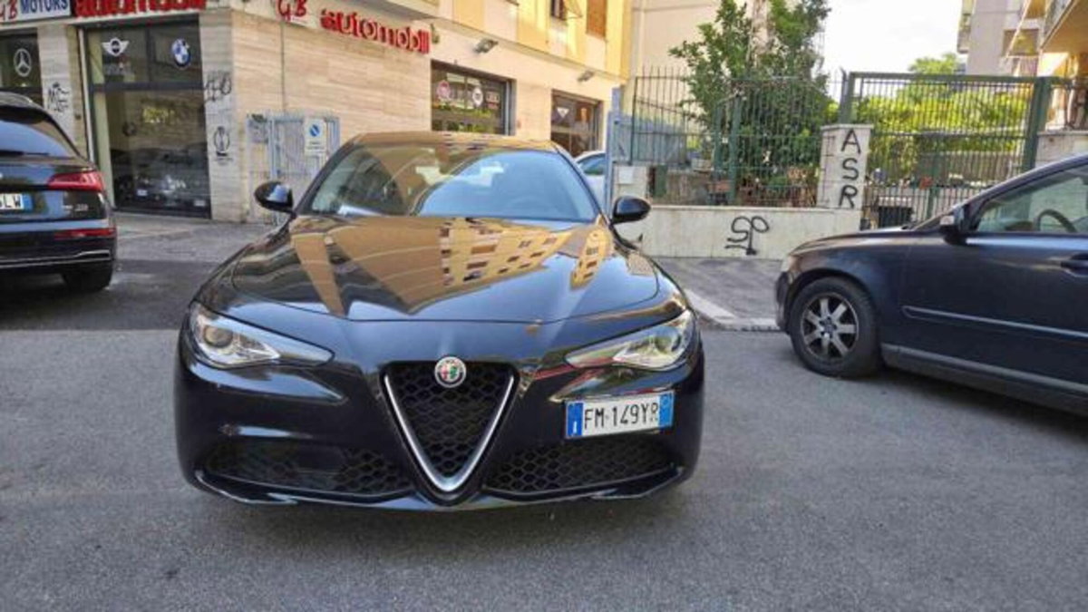 Alfa Romeo Giulia 2.2 Turbodiesel 180 CV AT8 Eco Business (2)