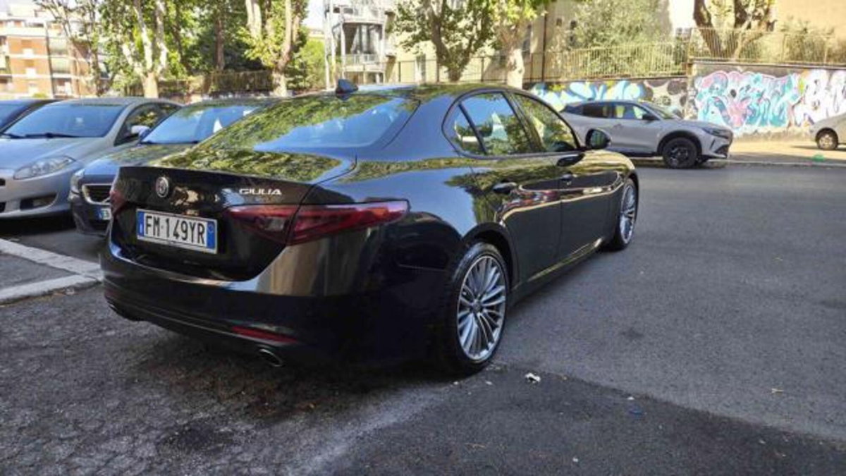 Alfa Romeo Giulia 2.2 Turbodiesel 180 CV AT8 Eco Business (4)