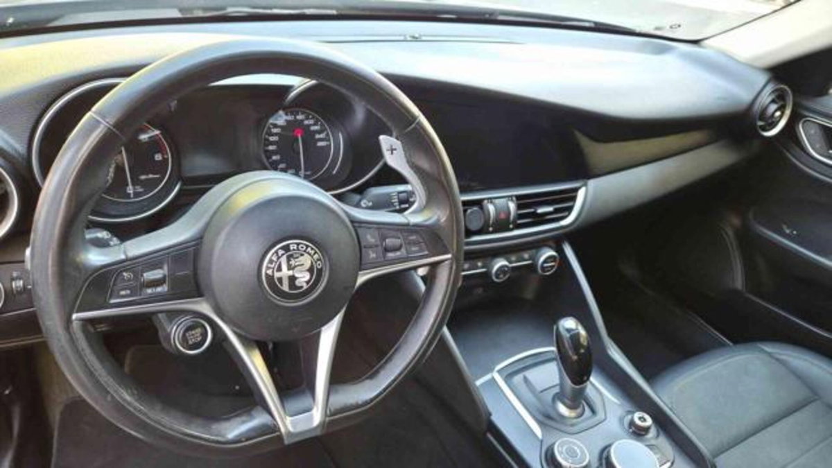Alfa Romeo Giulia 2.2 Turbodiesel 180 CV AT8 Eco Business (7)