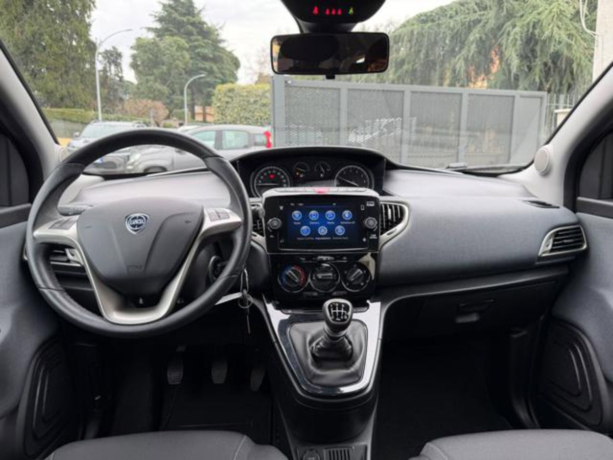 Lancia Ypsilon 1.0 FireFly 5 porte S&S Hybrid Gold Plus (12)