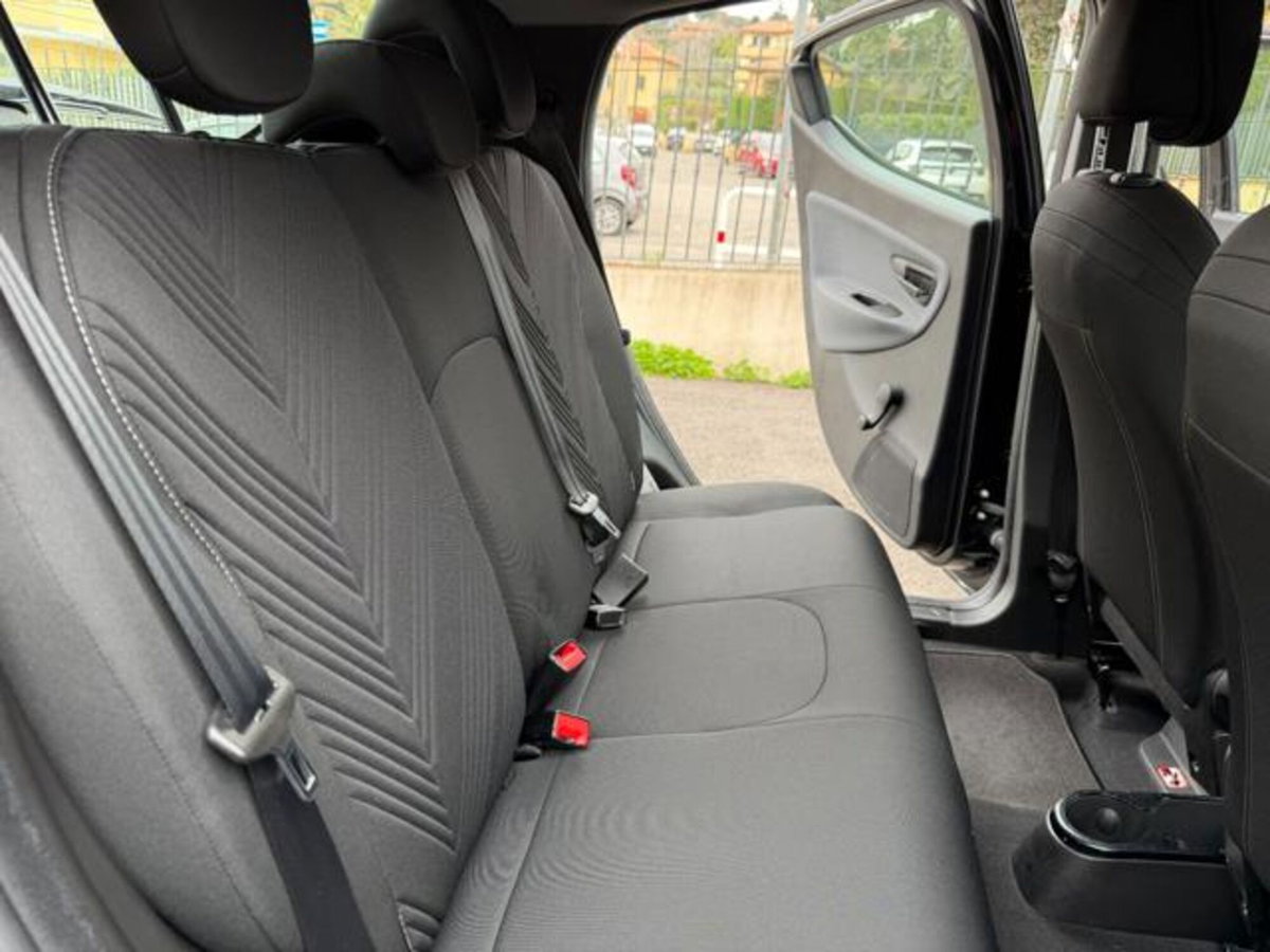 Lancia Ypsilon 1.0 FireFly 5 porte S&S Hybrid Gold Plus (16)