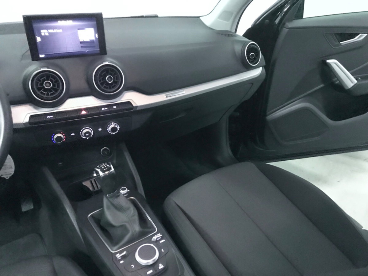 Audi Q2 Q2 30 TFSI Business (9)