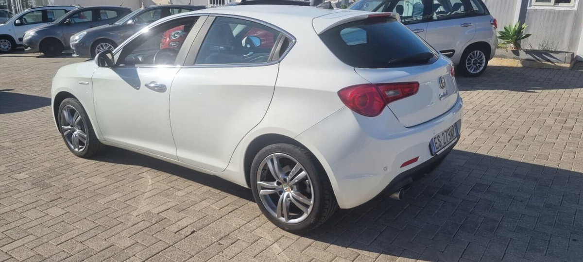 Alfa Romeo Giulietta 1.6 JTDm-2 Exclusive (4)