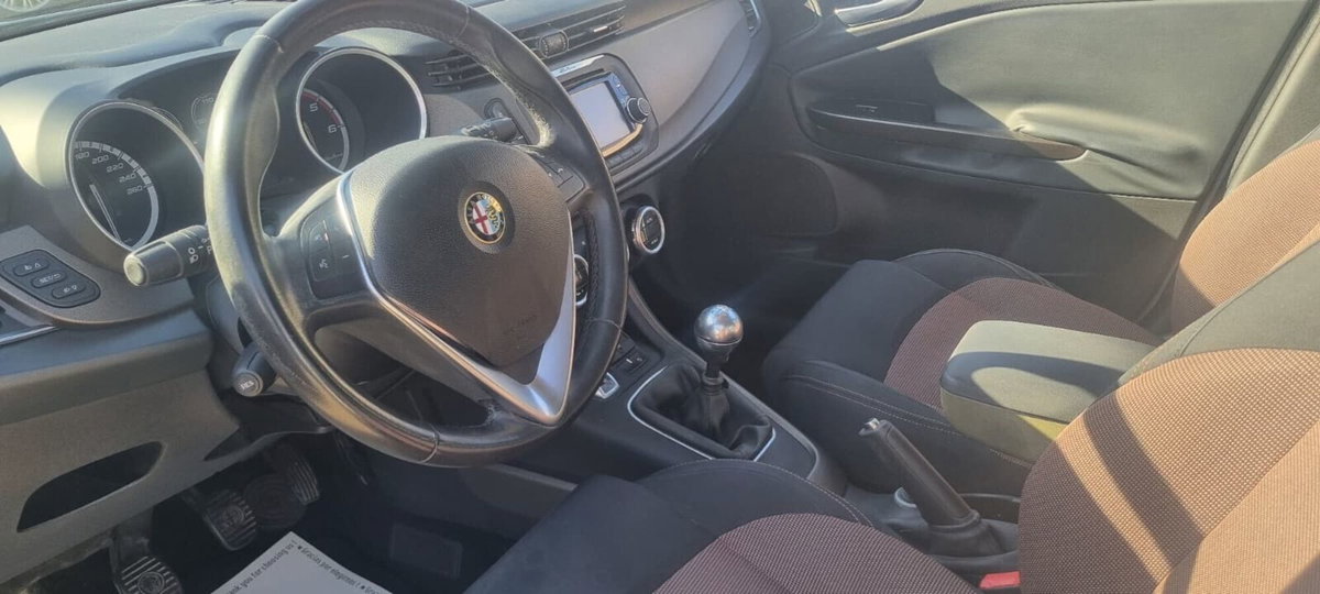 Alfa Romeo Giulietta 1.6 JTDm-2 Exclusive (5)