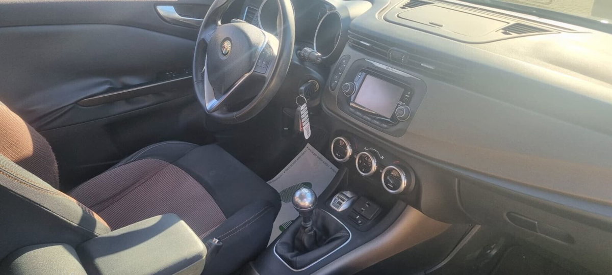 Alfa Romeo Giulietta 1.6 JTDm-2 Exclusive (6)