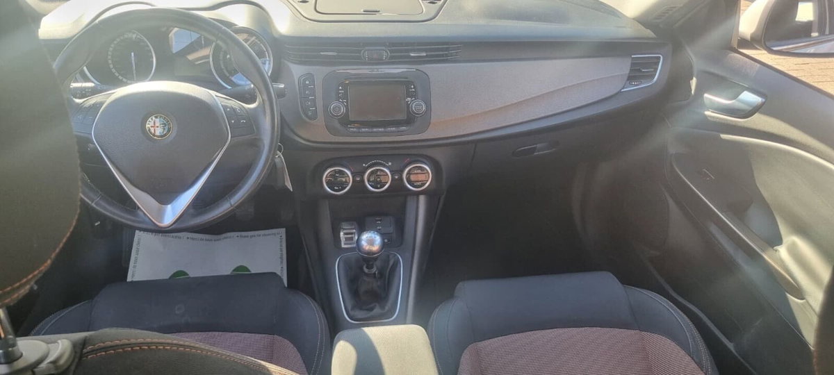 Alfa Romeo Giulietta 1.6 JTDm-2 Exclusive (7)