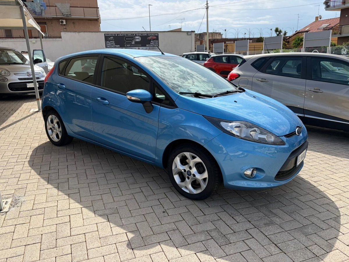Ford Fiesta Ikon 1.2 82CV 3 porte (2)