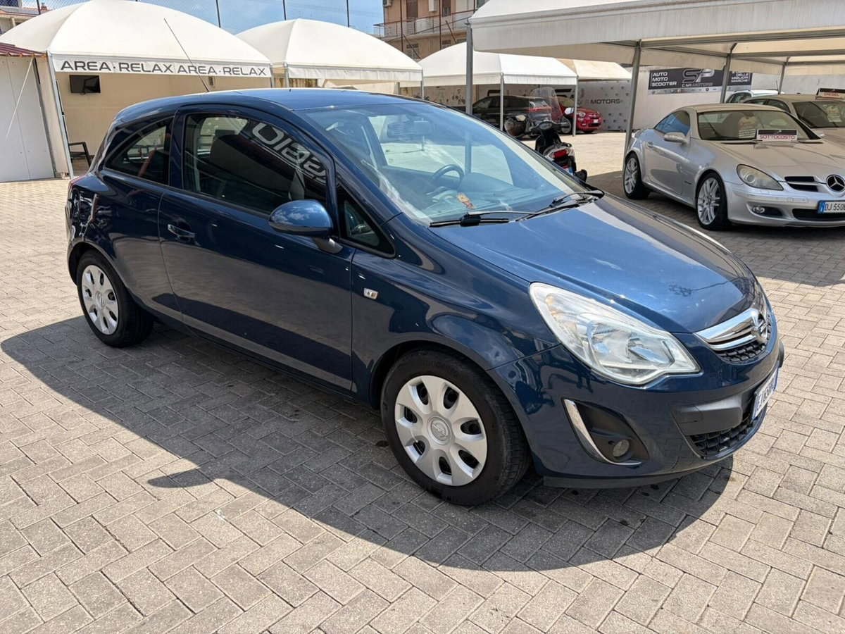 Opel Corsa 1.2 3 porte Elective (2)